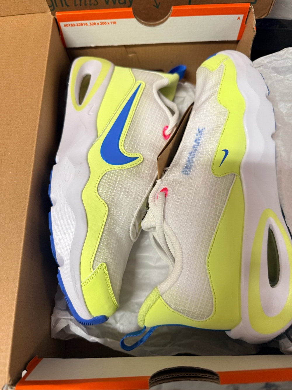 Nike Air Max size 7y or 8.5 women